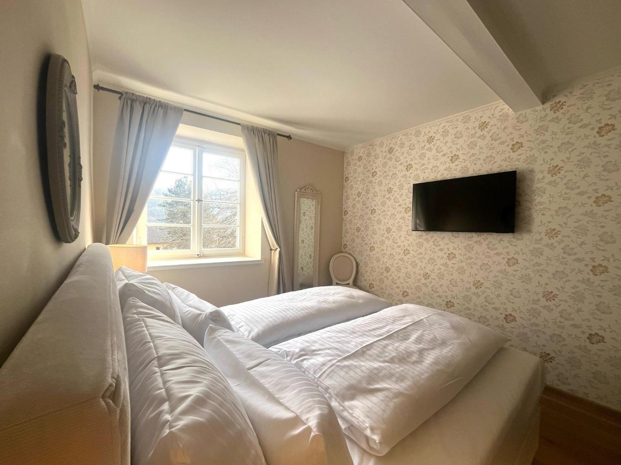 Hotel Karolingerhof - Mosel Kröv Exteriér fotografie